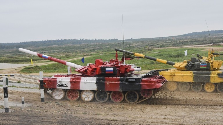 Xe tăng của đội Nga (màu đỏ). Ảnh: Sputnik