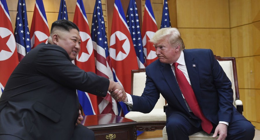 Chủ tịch Triều Tiên Kim Jong-un và Tổng thống Mỹ Donald Trump. Ảnh: AP