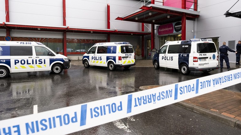 Cảnh sát phong tỏa trung tâm thương mại Herman. Ảnh: Reuters