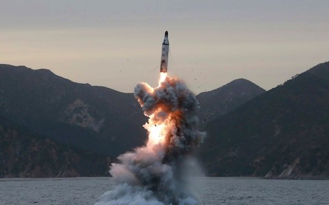 Tên lửa phóng từ tàu ngầm của Triều Tiên. Ảnh: EPA