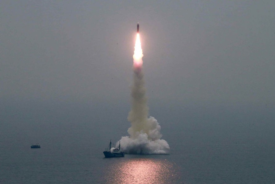 Hình ảnh vụ phóng thử Pukguksong-3 ngày 2/10. Ảnh: KCNA