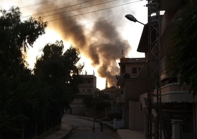 Thị trấn Ras al-Ain của Syria chìm trong khói lửa. Ảnh: Sputnik