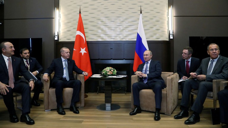 Tổng thống Nga Putin và Tổng thống Thổ Nhĩ Kỳ Erdogan (giữa). Ảnh: Reuters