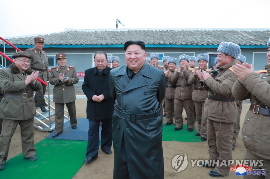 Chủ tịch Kim mặc áo khoác da trong lần xuất hiện gần nhất. Ảnh: Yonhap