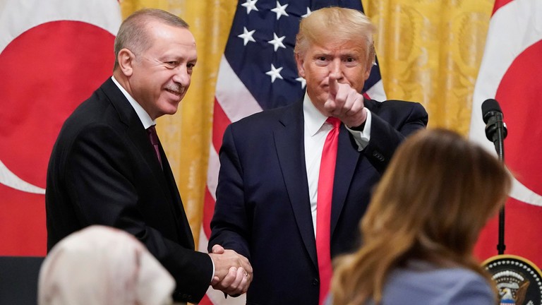 Tổng thống Mỹ Donald Trump và Tổng thống Thổ Nhĩ Kỳ Recep Tayyip Erdogan. Ảnh: Reuters