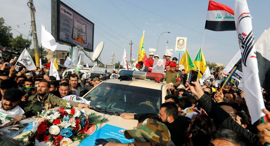 Lễ rước thi hài Tướng Iran. Ảnh: Reuters
