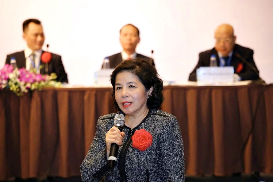 Bà Mai Kiều Liên, Chủ tịch HĐQT GTN đang trả lời các câu hỏi của cổ đông đưa ra trong Đại hội cổ đông diễn ra sáng 15/2.