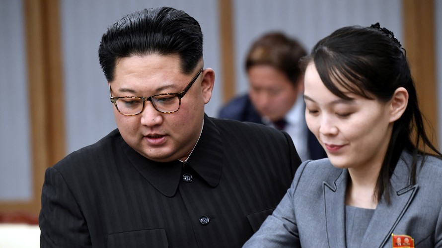 Chủ tịch Triều Tiên Kim Jong-un và em gái Kim Yo-jong. Ảnh: Reuters