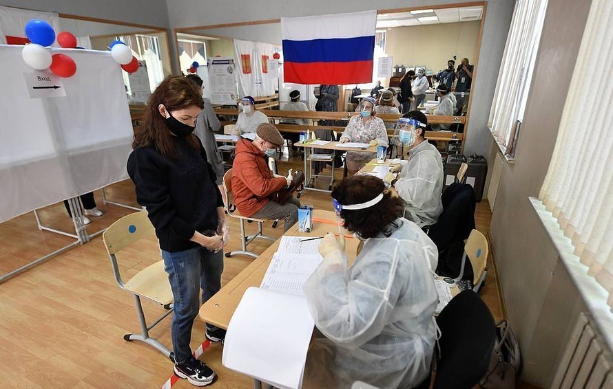 Người Nga đi bỏ phiếu ngày 1/7. Ảnh: Tass