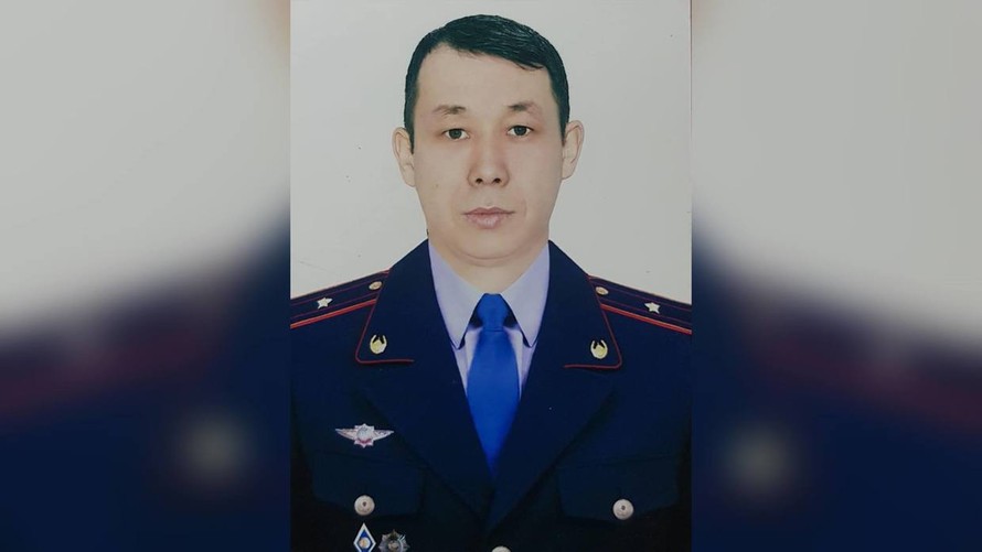 Viên cảnh sát Bakytzhan Bakirov.