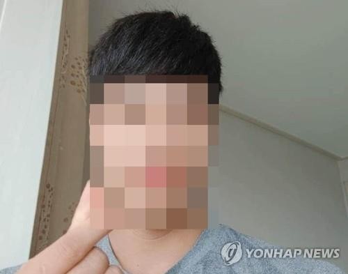 Nam thanh niên được cho là mang virus SARS-CoV-2 từ Hàn Quốc trở về Triều Tiên. Ảnh: Yonhap