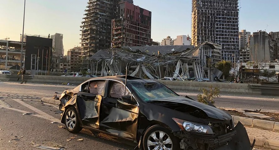 Vụ nổ biến một phần thành phố Beirut thành "bãi chiến trường". Ảnh: Reuters