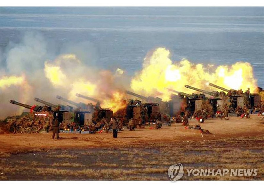 Triều Tiên tập trận bắn đạn thật. Ảnh: Yonhap