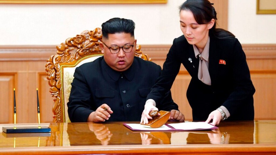 Ông Kim Jong-un và bà Kim Yo-jong. Ảnh: AP