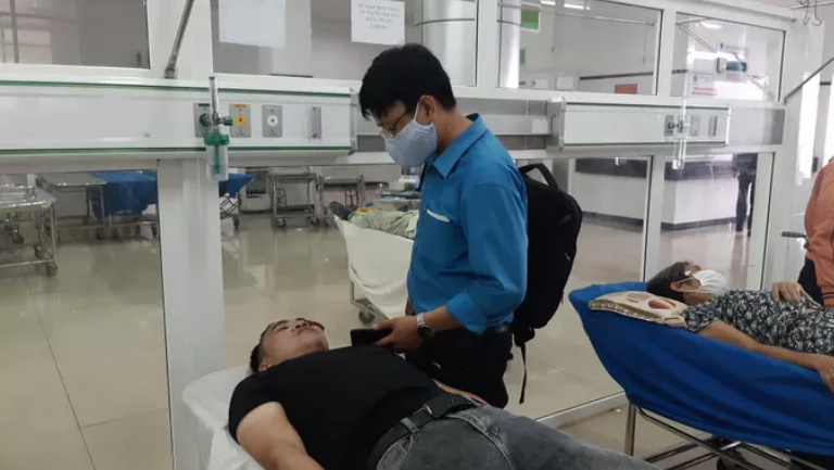 Ông Trần Hậu Tâm đang điều trị tại Bệnh viện Đa khoa vùng Tây Nguyên