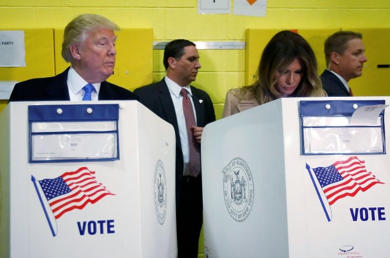 Ông Trump đi bỏ phiếu hồi năm 2016. Ảnh: Reuters