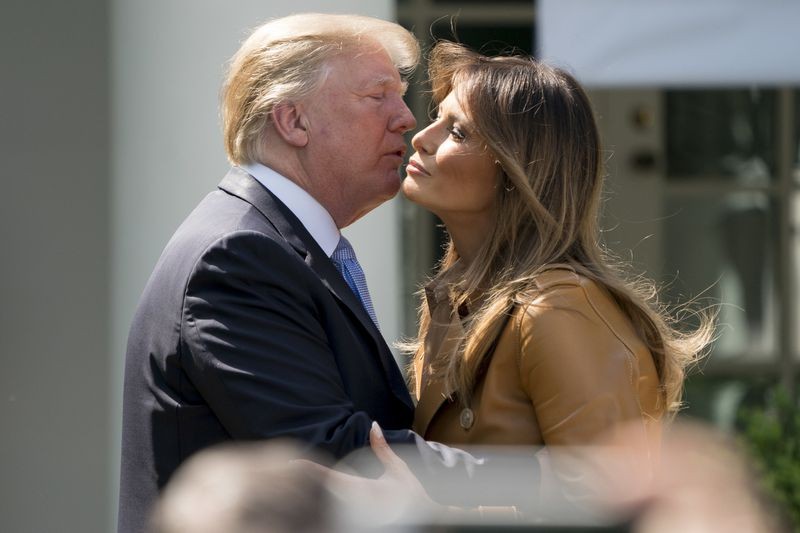 Tổng thống Trump và phu nhân Melania. Ảnh: AP