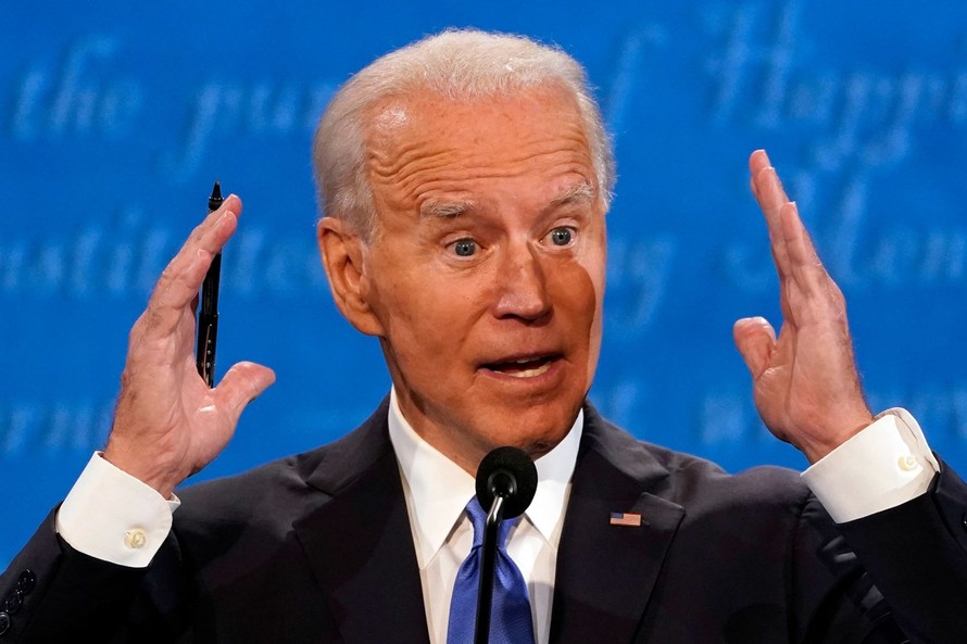 Ông Joe Biden phát biểu trong cuộc tranh luận tối 22/10 (giờ Mỹ). Ảnh: AP