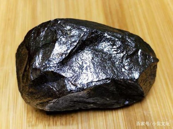 Hòn đá giá trăm tỷ/gam, không chứa vàng hay kim cương lại xấu xí khó tả