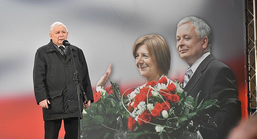 Ông Jaroslaw trong lễ tưởng niệm anh trai - ông Lech Kaczynski. Ảnh: Sputnik