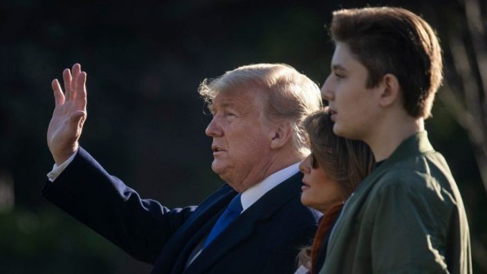 Tổng thống Trump cùng vợ và con trai Barron. Ảnh: Getty