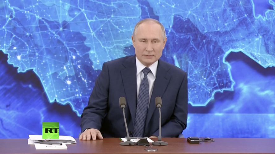 Ông Putin trả lời câu hỏi qua màn hình trực tuyến. 