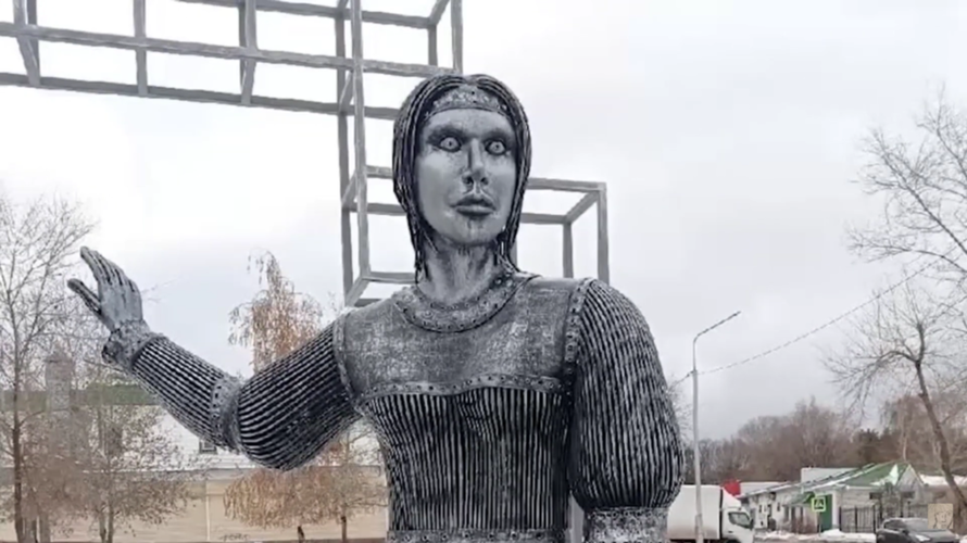 Bức tượng gây tranh cãi ở Novovoronezh. 