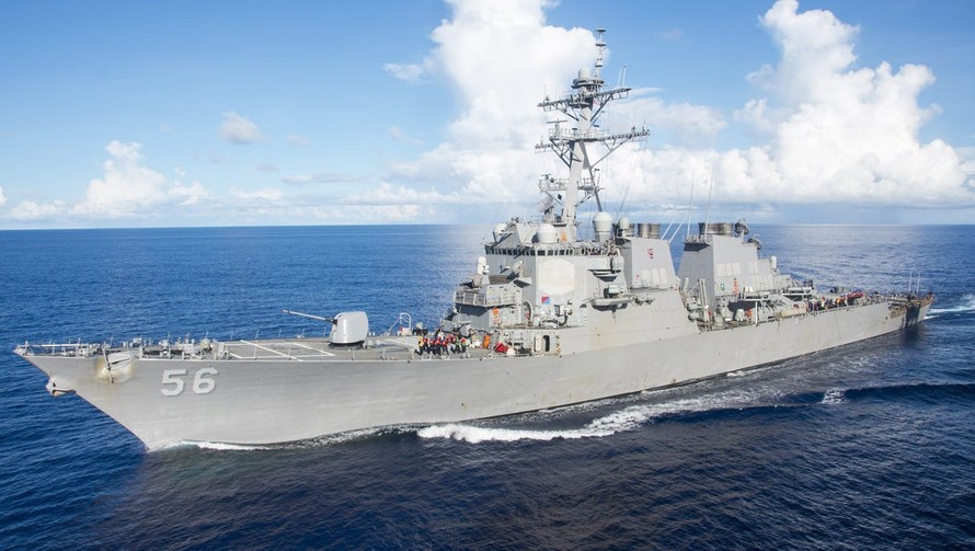 Tàu khu trục USS John S McCain. Ảnh: EPA