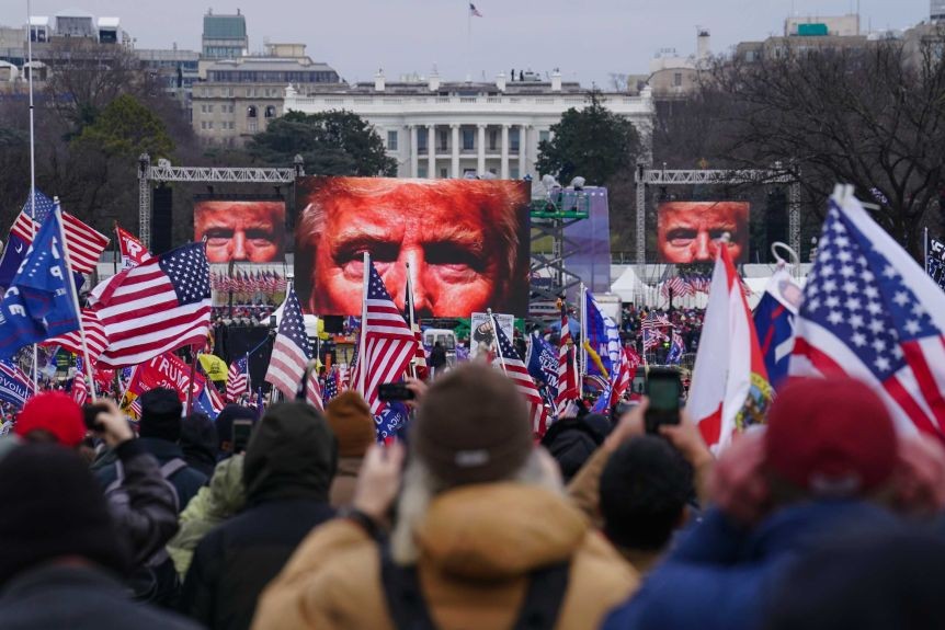 Cuộc biểu tình "Save America" của ông Trump ngày 6/1, ngay trước khi xảy ra cuộc bạo loạn tại Điện Capitol. Ảnh: AP