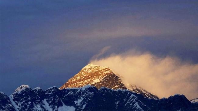 Đỉnh Everest. Ảnh: Reuters