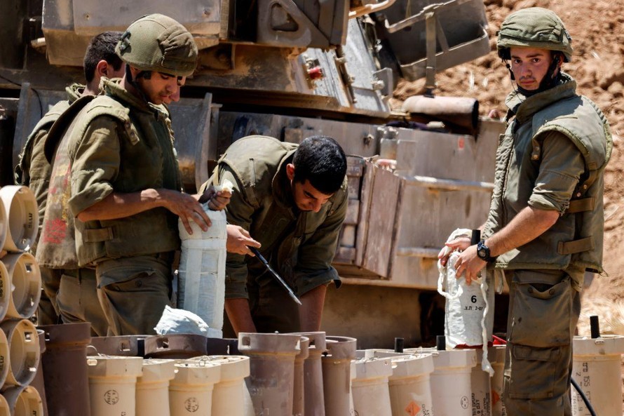 Binh sĩ Israel chuẩn bị cho chiến dịch tấn công Dải Gaza ngày 13/5. Ảnh: Reuters