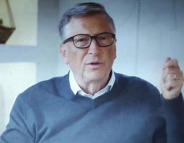 Hình ảnh mới nhất cho thấy tỉ phú Bill Gates vẫn đeo nhẫn cưới. Ảnh: Daily Mail