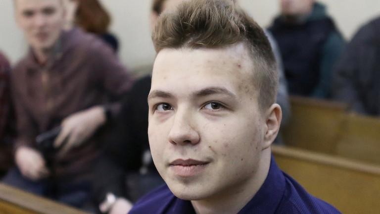 Nhà báo phe đối lập Roman Protasevich (quốc tịch Belarus). Ảnh: Reuters