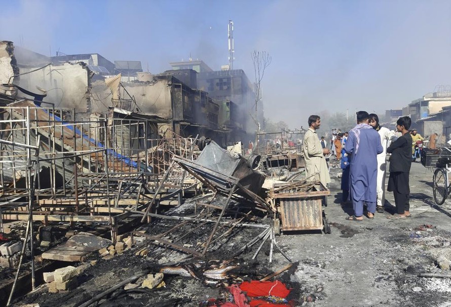 Thành phố Kunduz tan hoang sau khi Taliban giành quyền kiểm soát từ quân đội chính phủ Afghanistan. Ảnh: AP 