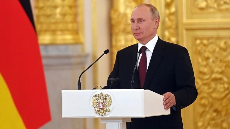 Tổng thống Nga Vladimir Putin trong cuộc họp báo chung với Thủ tướng Đức Angela Merkel. Ảnh: Sputnik
