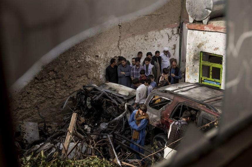Hiện trường vụ Mỹ phóng tên lửa Hellfire xuống một ngôi nhà ở Kabul để phá huỷ mục tiêu nghi là "một chiếc xe chở thuốc nổ" của IS-Khorasan. Ảnh: NY Times