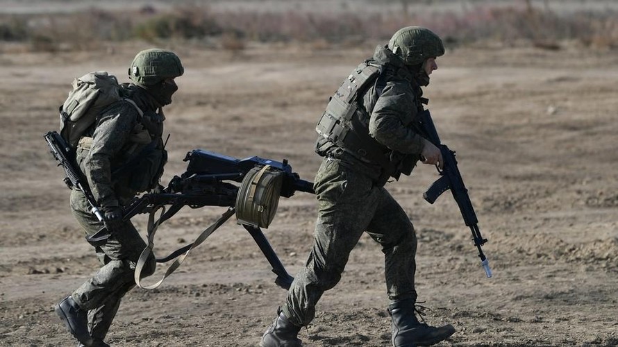 Binh sĩ Nga tham gia một cuộc diễn tập đổ bộ ở Crimea. Ảnh: Sputnik