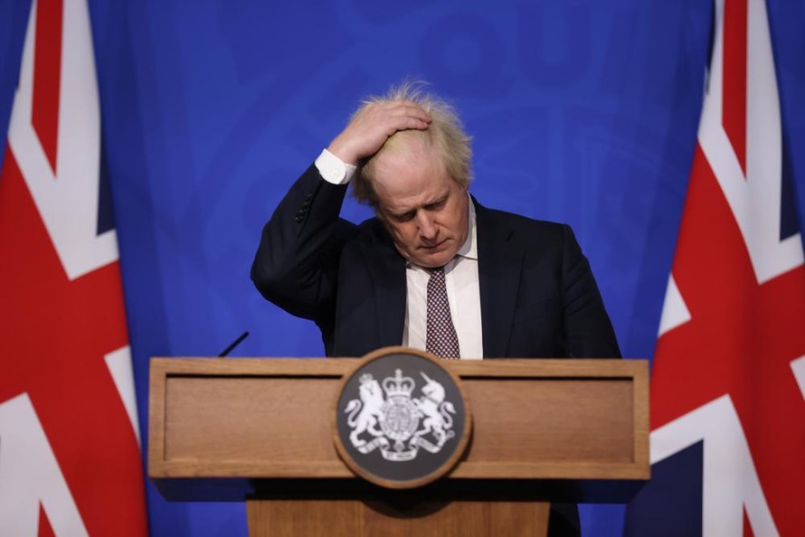 Thủ tướng Anh Boris Johnson phát biểu hôm 27/11 sau khi nước này phát hiện ca bệnh đầu tiên nhiễm biến thể Omicron. Ảnh: AP