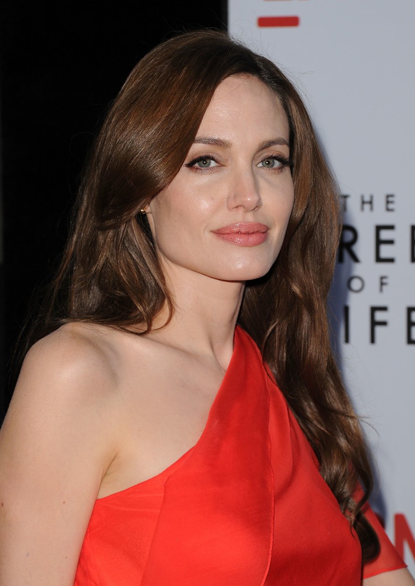 Angelina Jolie sắp trở thành siêu anh hùng của Marvel