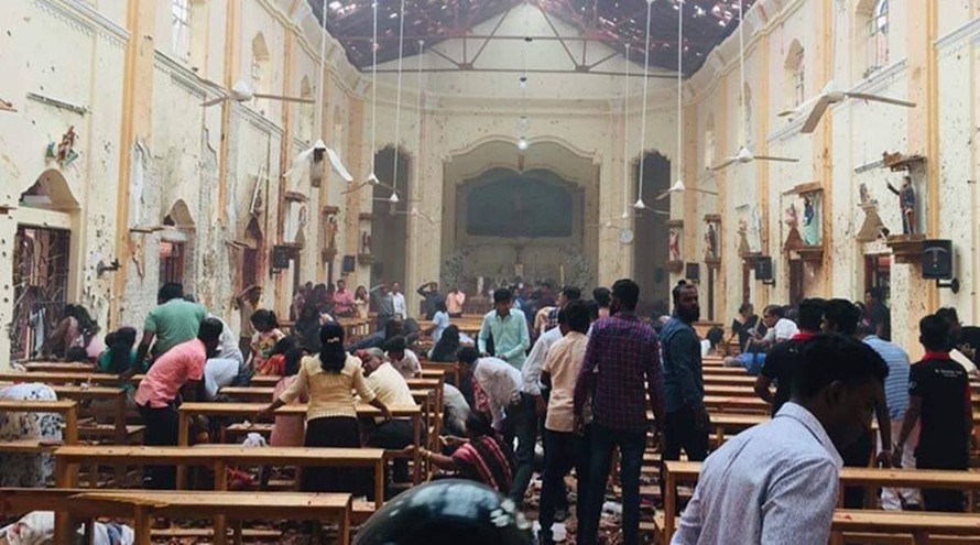 Một nhà thờ ở Colombo bị đánh bom sáng nay. Ảnh: Indianexpress.