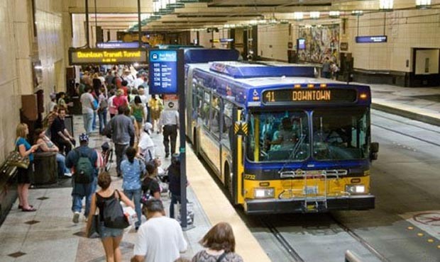 Mỹ: Quấy rối tình dục trên xe buýt tăng gấp 3, quan chức GTVT nói 'tin tốt'
