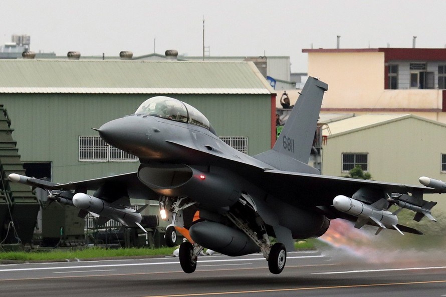 Máy bay F-16V của Không quân Đài Loan cất cánh trong một cuộc tập trận hồi tháng 5. Ảnh EPA-EFE.