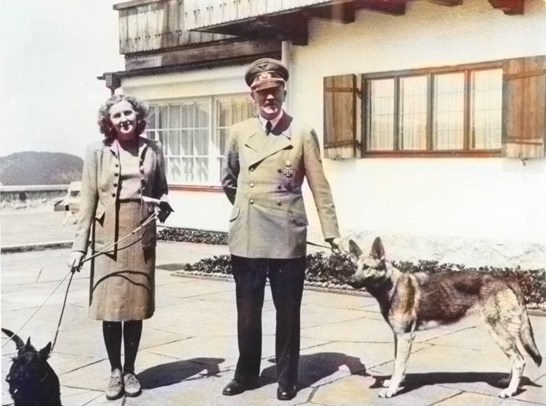 Eva Braun và Adolf Hitler hồi tháng 6/1942. Ảnh: Getty.