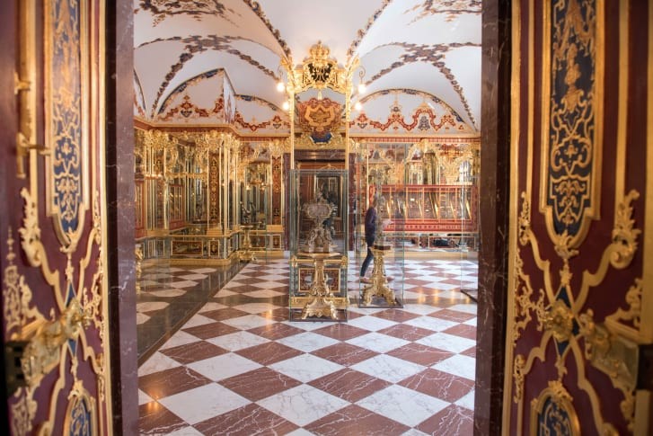 Hầm Xanh trưng bày khoảng 4.000 hiện vật quý giá làm bằng vàng, bạc, ngà voi, đá quý... Ảnh: Getty Images.
