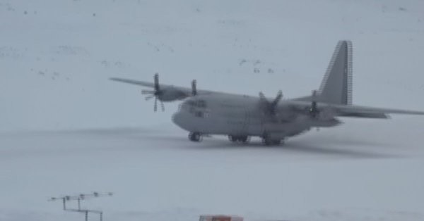 Một máy bay vận tải quân sự C-130 Hercules ở vùng băng tuyết (ảnh minh họa. Nguồn: RT.