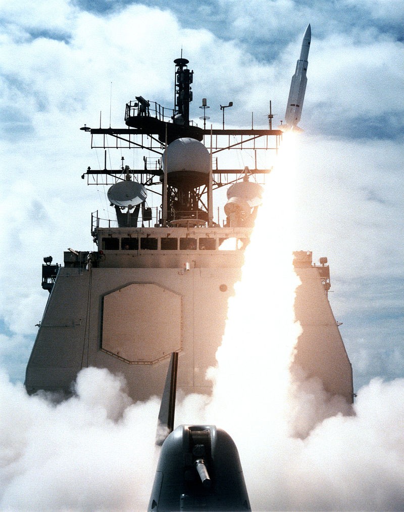 Tuần dương hạm USS Vincennes phóng tên lửa trong đợt tập trận năm 1987. Ảnh: US Navy.