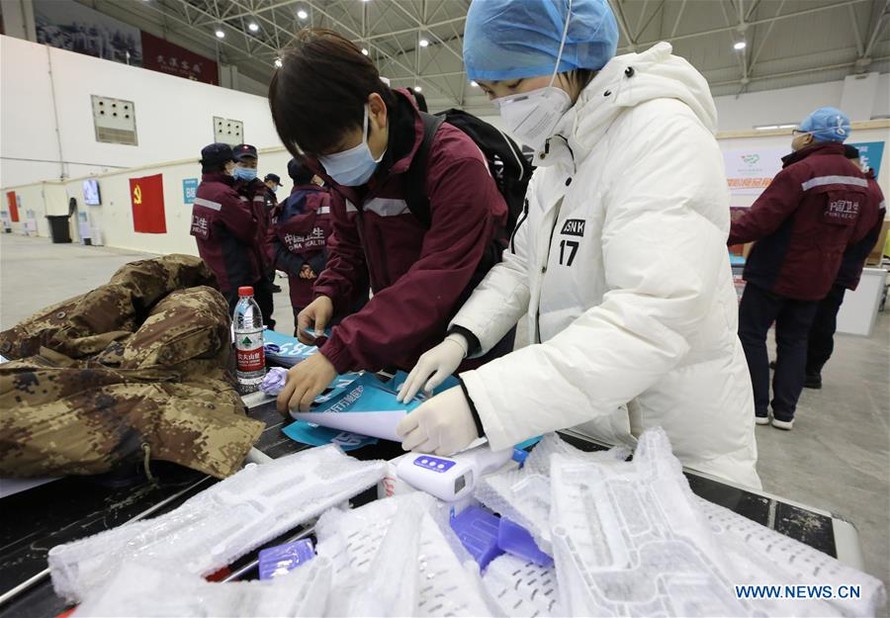 Một trung tâm văn hóa có tên "Phòng khách Vũ Hán" được biến thành bệnh viện tiếp nhận người nhiễm coronavirus mới ở Vũ Hán ngày 8/2. Ảnh: Xinhua.