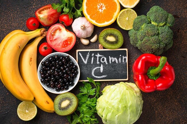 Các loại rau quả nhiều vitamin C. Ảnh: WebMD.