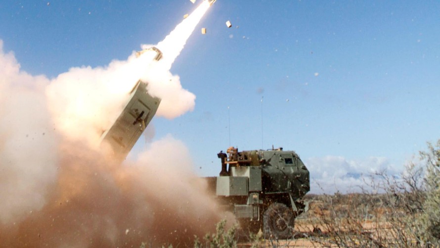 Phóng thử tên lửa tấn công chính xác PrSM từ xe tải HIMARS. Ảnh: U.S. Army.