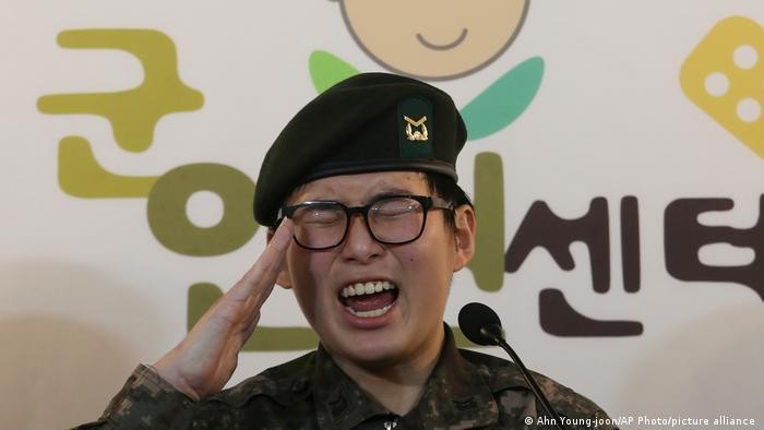 Trung sĩ Byun Hui-su tại một cuộc họp báo hồi tháng 1/2020 ở Seoul. Ảnh: AP.